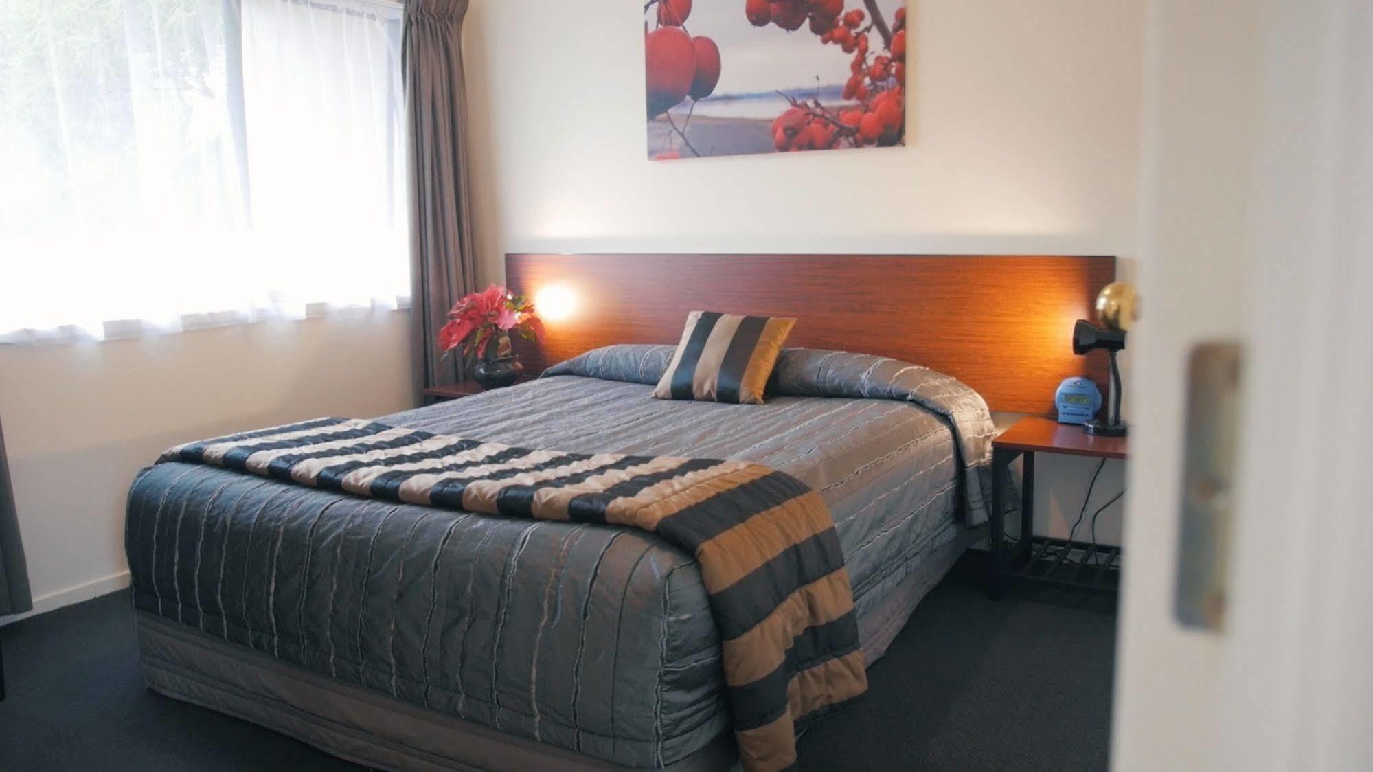 Sherborne Motor Lodge Крайстчёрч Экстерьер фото